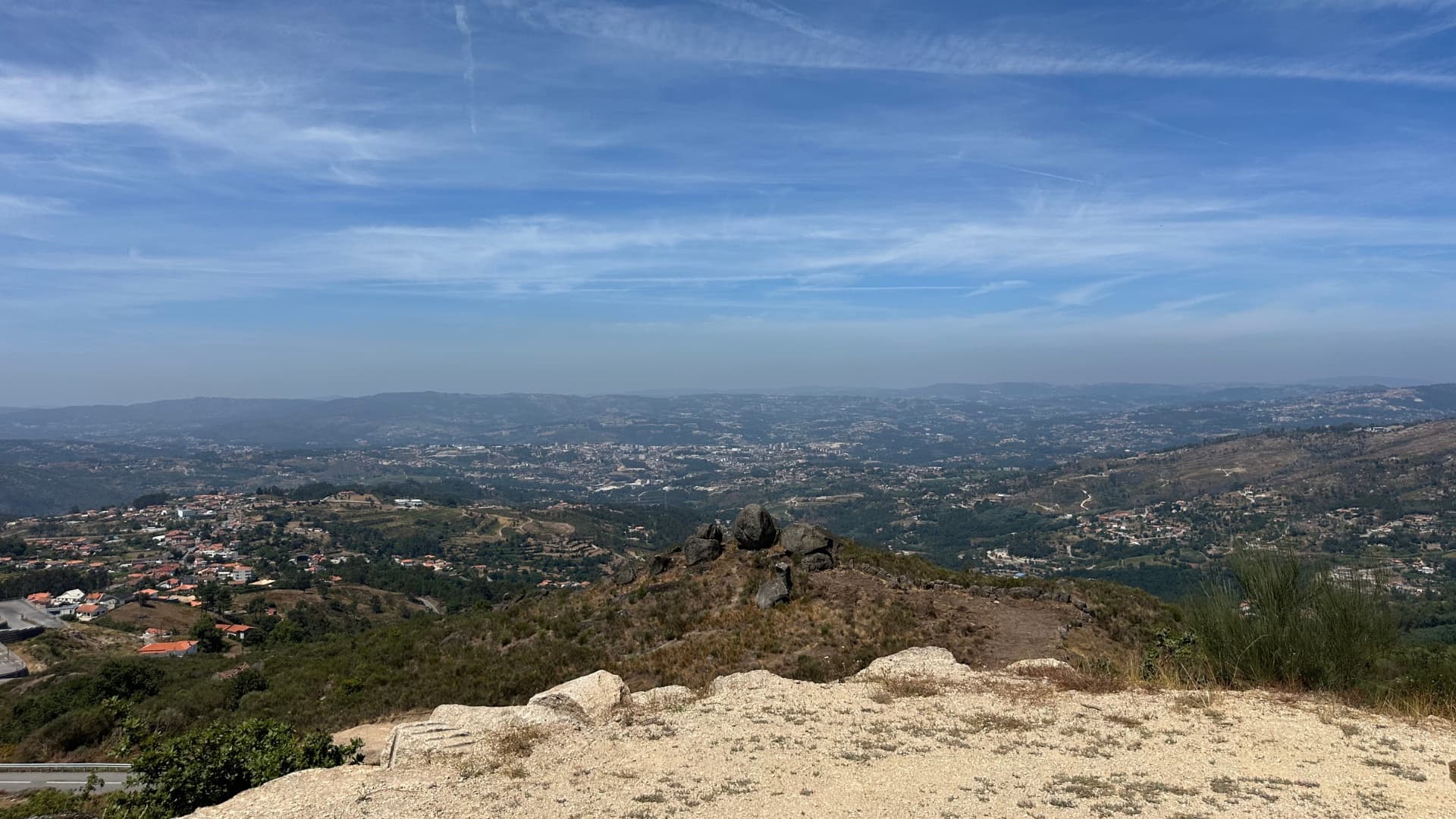 Vista panorâmica sobre o vale a partir do Monte do Resgate